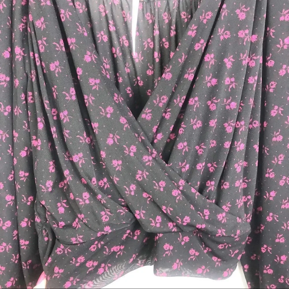 FREE PEOPLE | Sweetie Pie Cropped Floral Criss Cross Black Top Women’s Size S